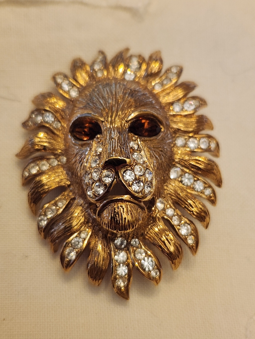 Vintage Attwood & Sawyer Lion Head Crystal Pin Brooch EUC Rhinestone Gold Tone